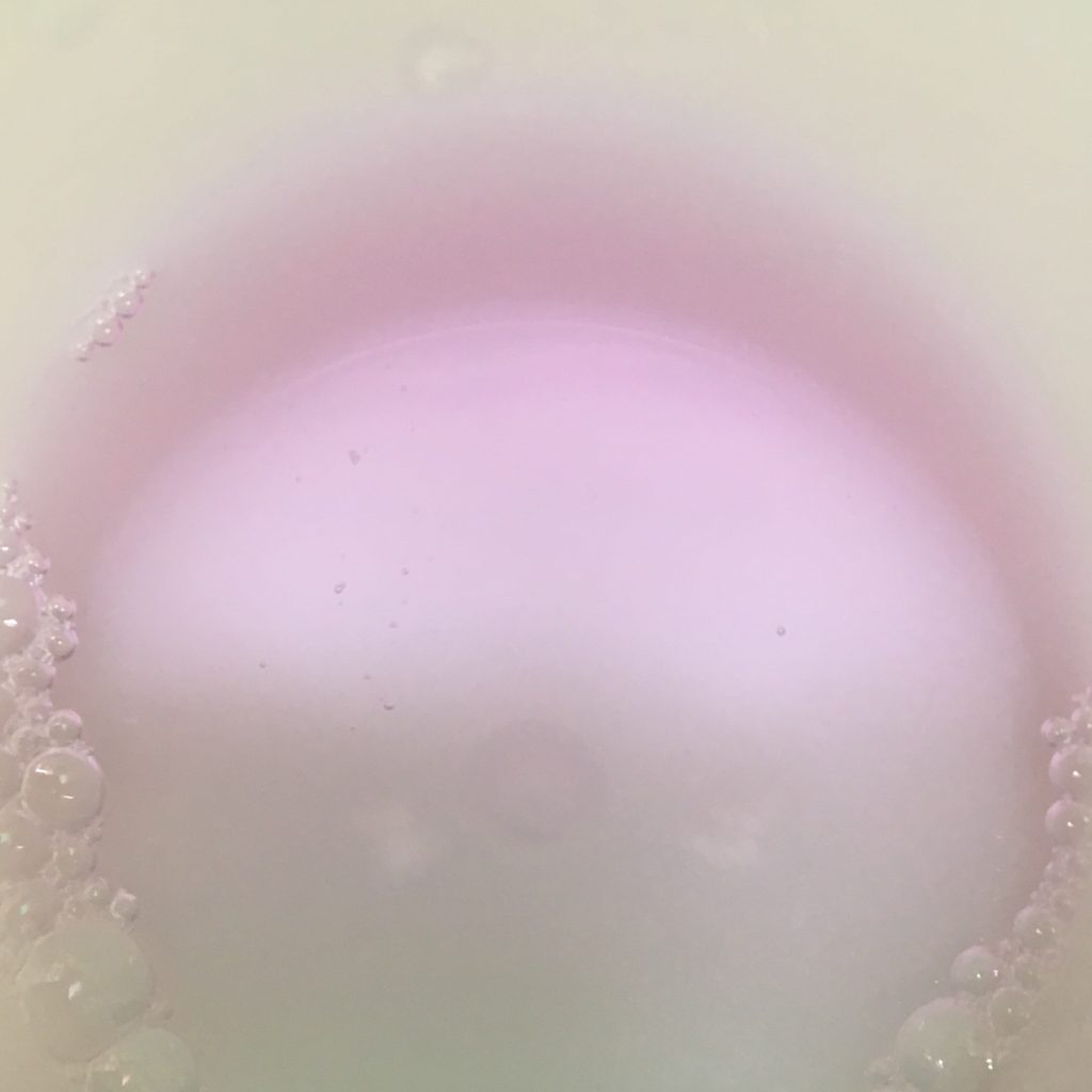 色 紫のリステリントータルケア ホワイトニング 口臭予防